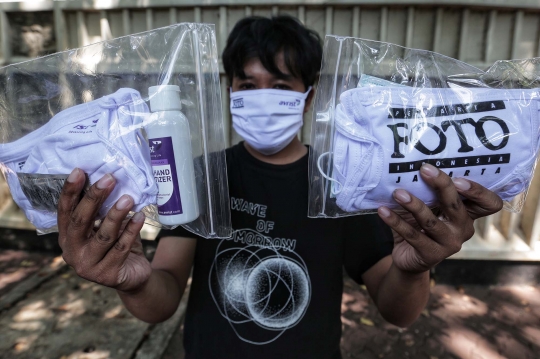 PFI Jakarta Bagikan Masker dan Hand Sanitizer kepada Pewarta Foto