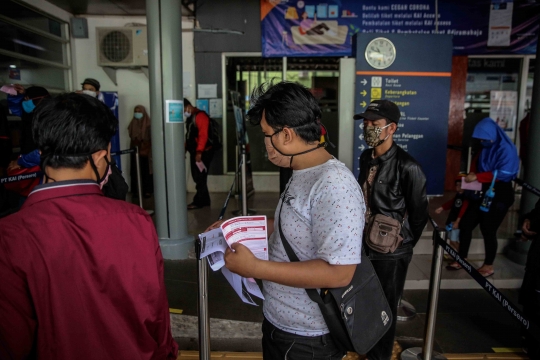 Pemerintah Larang Mudik, Warga Antre Pembatalan Tiket Kereta