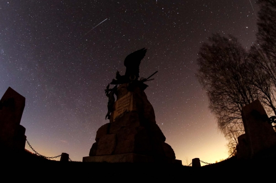 Keindahan Hujan Meteor Lyrid di Langit Rusia