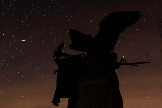 Keindahan Hujan Meteor Lyrid di Langit Rusia