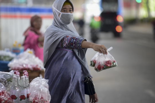 Pedagang Kembang Tabur Sepi Pembeli di Tengah Pandemi