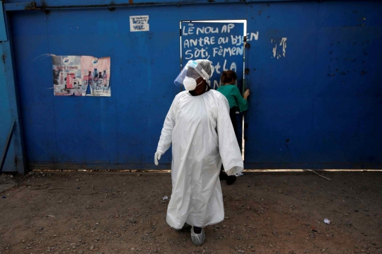 Wabah Pandemi, Polisi Chile Ancam Warga yang Berkumpul Pakai Shotgun