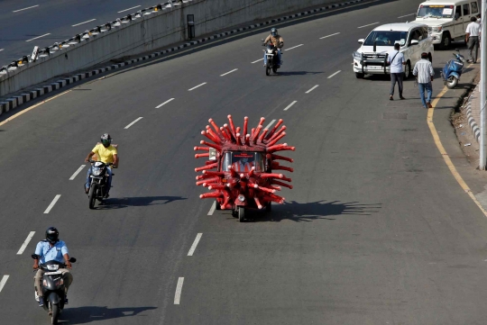 Lockdown India, Bajaj 