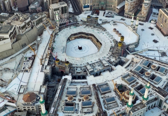 Masjidil Haram Sepi di Hari Pertama Ramadan