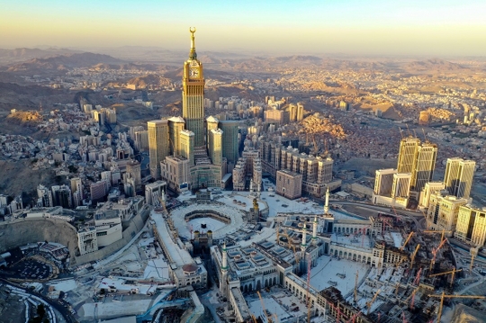 Masjidil Haram Sepi di Hari Pertama Ramadan