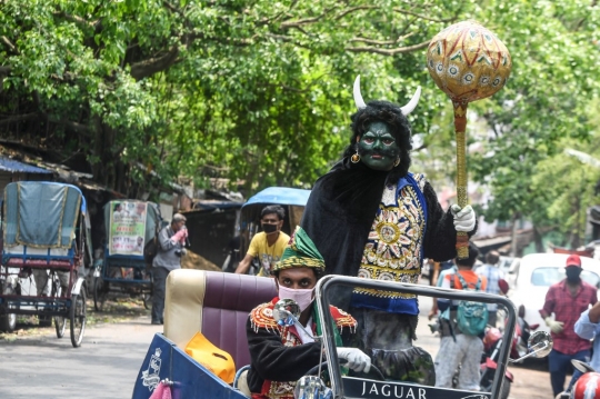 Aksi Dewa Kematian Berkeliaran Saat Lockdown India