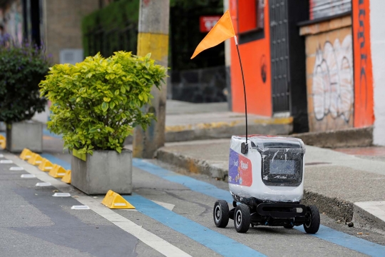 Ada Robot Pengantar Makanan Saat Lockdown Corona di Kolombia