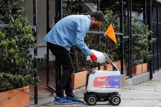 Ada Robot Pengantar Makanan Saat Lockdown Corona di Kolombia