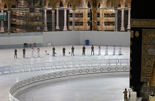 Arab Saudi Izinkan Jemaah Salat di Masjidil Haram dengan Physical Distancing