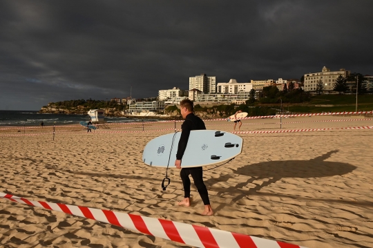 Antusiasme Warga Australia Serbu Pantai Bondi di Tengah Pandemi