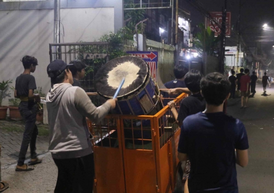 Pukul Bedug, Tradisi Warga Bangunkan Sahur Selama Ramadan