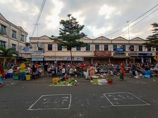 Melihat Pasar Tradisional di Salatiga yang Terapkan Social Distancing