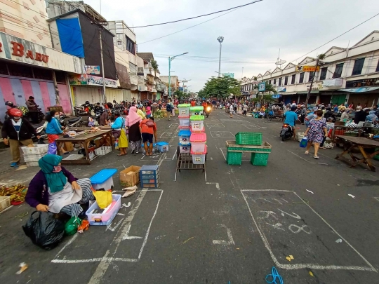 Melihat Pasar Tradisional di Salatiga yang Terapkan Social Distancing