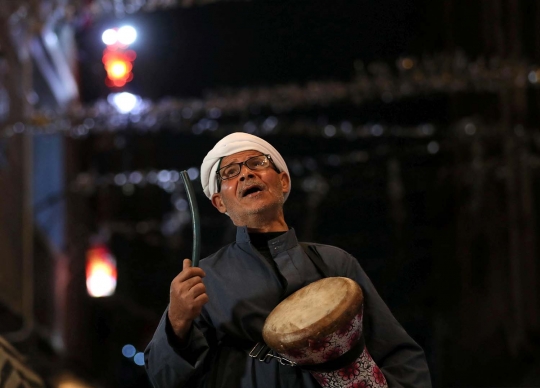 Aksi Kakek 60 Tahun Bangunkan Sahur di Mesir