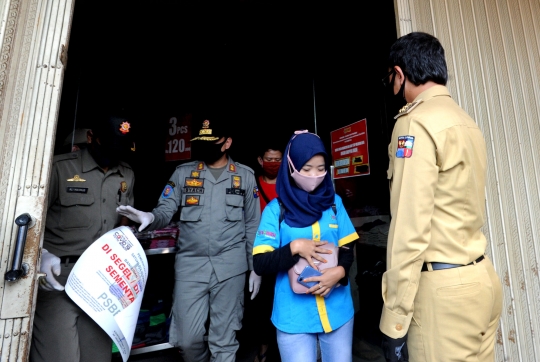 Bima Arya Segel Toko yang Tetap Buka saat PSBB Jilid II di Bogor
