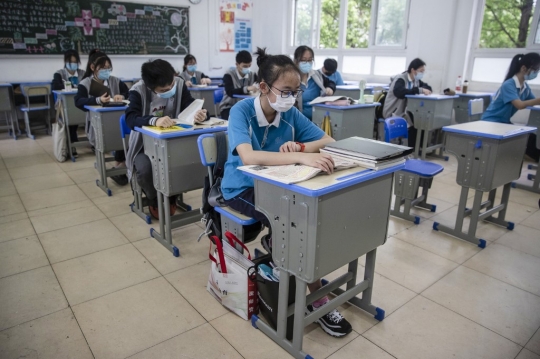 Corona Mereda, Siswa Wuhan Kembali Bersekolah