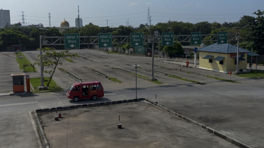 Terminal Pulogebang Masih Sepi Meski Layanan Transportasi Kembali Diizinkan