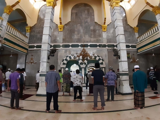 Meresapi Ramadan di Masjid Jami' Al Munawwar
