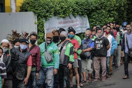 Berbagi Makanan Gratis untuk Warga Terdampak Virus Corona