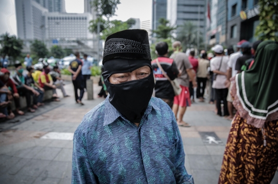 Berbagi Makanan Gratis untuk Warga Terdampak Virus Corona