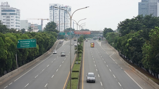 PSBB, Lalu Lintas Jalan Tol Dalam Kota Berkurang Hingga 60 Persen