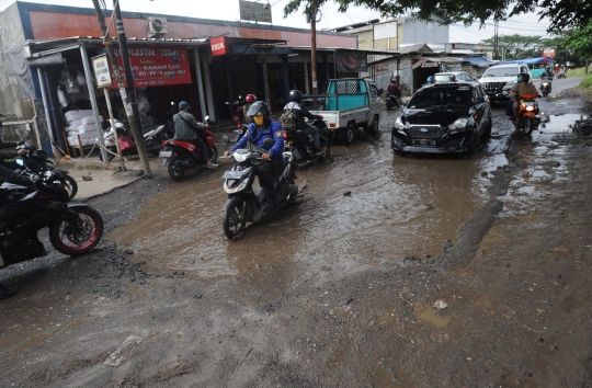 Jalan Penghubung Citayam-Bojonggede Hancur