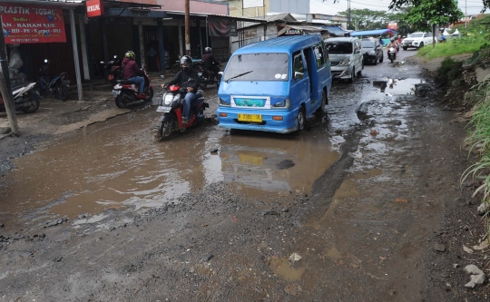 Jalan Penghubung Citayam-Bojonggede Hancur