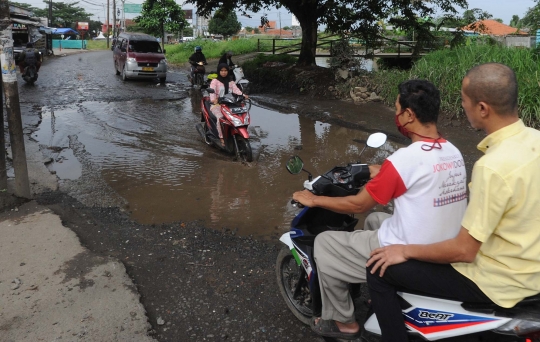 Jalan Penghubung Citayam-Bojonggede Hancur