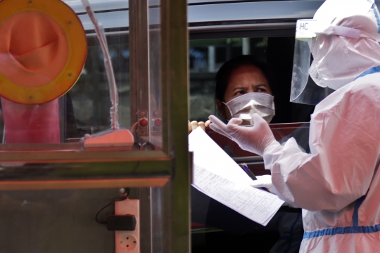Layanan Swab Test Drive Thru untuk Deteksi Covid-19