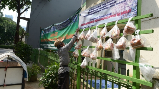 Sembako Gratis untuk Warga Terdampak Pandemi