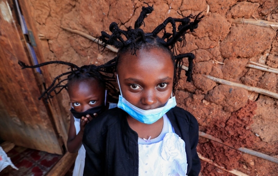 Unik, Anak-Anak Kenya Ubah Gaya Rambut Seperti Virus Corona