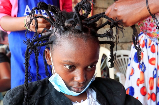 Unik, Anak-Anak Kenya Ubah Gaya Rambut Seperti Virus Corona