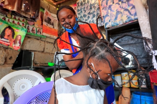 Unik, Anak-Anak Kenya Ubah Gaya Rambut Seperti Virus Corona