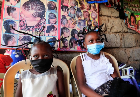 Unik, Anak-Anak Kenya Ubah Gaya Rambut Seperti Virus Corona