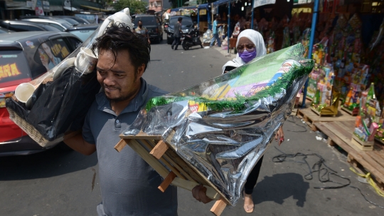 Pendapatan Pedagang Parsel di Cikini Menurun Akibat Covid-19