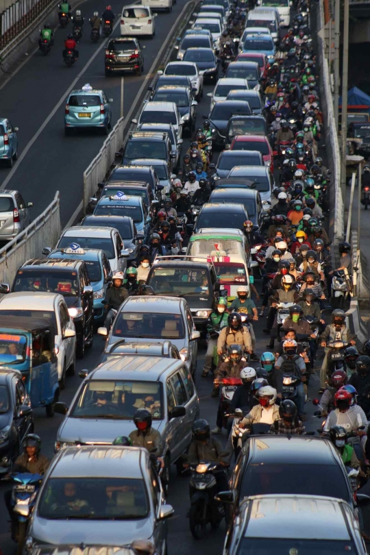 PSBB, Jakarta Macet Mengular