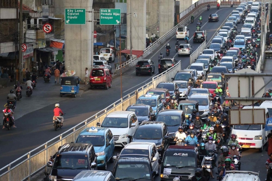 PSBB, Jakarta Macet Mengular