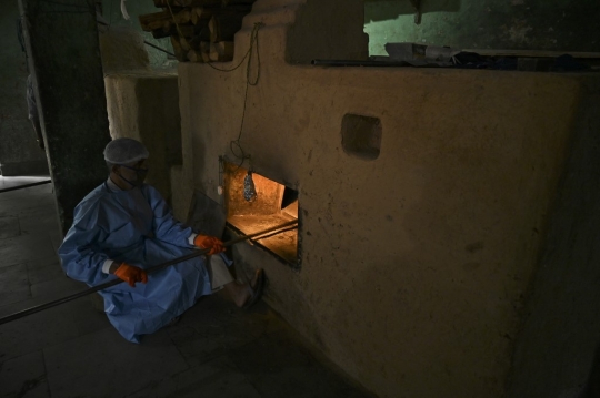 Intip Kesibukan Koki Bikin Kue Jelang Lebaran di India