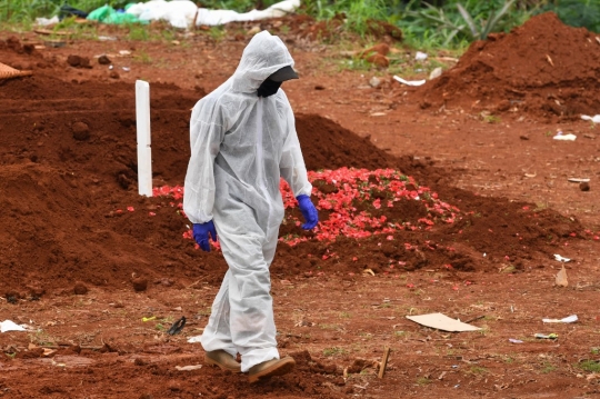 Kisah Penggali Kubur Melawan Takut Terhadap Covid-19