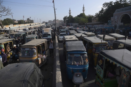 Parahnya Kemacetan di Karachi Seusai Pelonggaran Lockdown