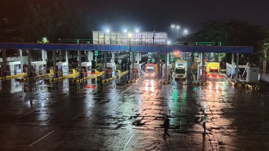 Sepi Pemudik, Begini Suasana Pelabuhan Merak di Malam Hari