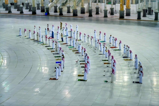 Suasana Masjidil Haram Saat Menyambut Malam Lailatul Qadar