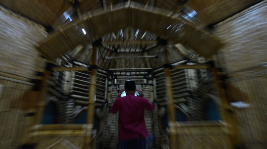 Mengunjungi Masjid Bambu Terbesar di Indonesia