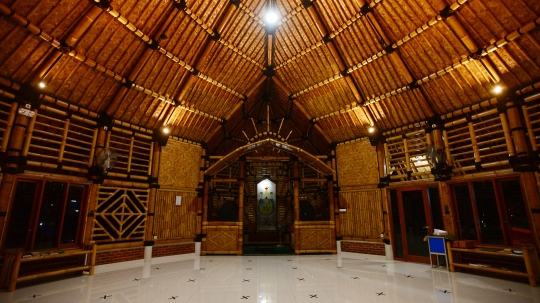 Mengunjungi Masjid Bambu Terbesar di Indonesia