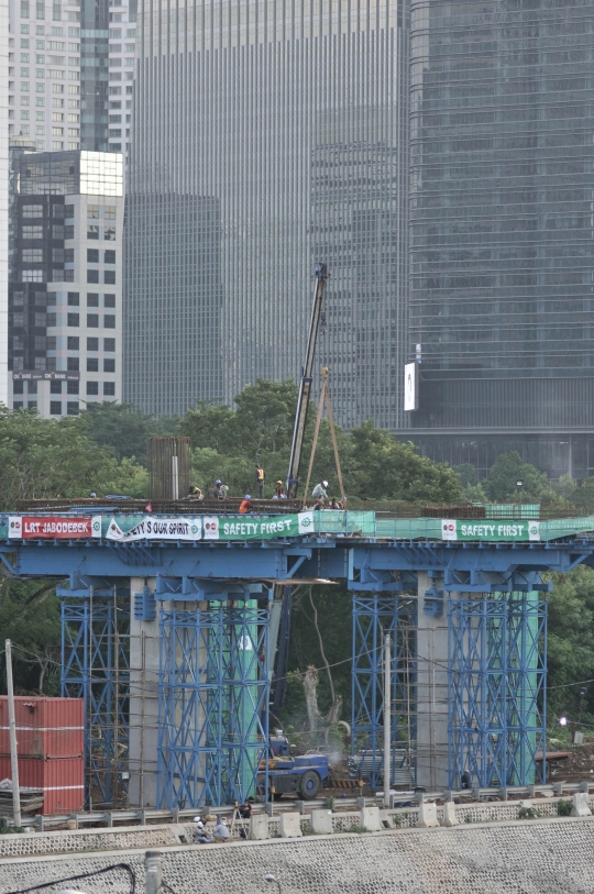 Pembangunan LRT Jabodebek di Tengah PSBB