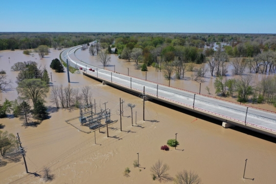 Dua Bendungan Jebol, Banjir Bandang Sapu Amerika Serikat