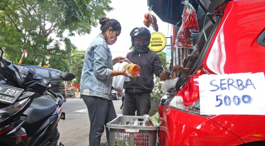 Mahasiswi Buka Lapak Sayuran Serba Rp5.000 di Depok