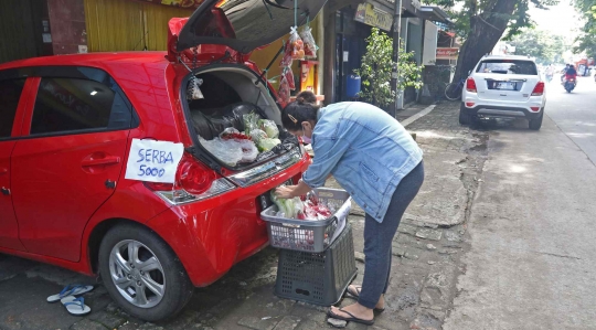 Mahasiswi Buka Lapak Sayuran Serba Rp5.000 di Depok