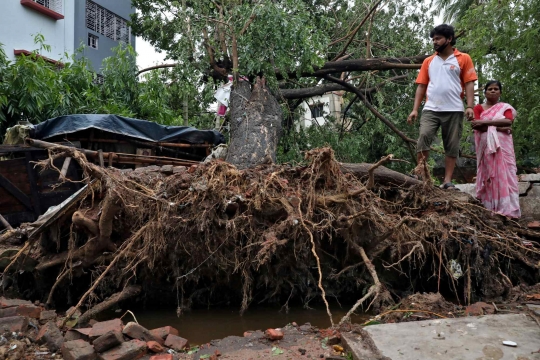 Porak-Poranda India Usai Hantaman Topan Amphan