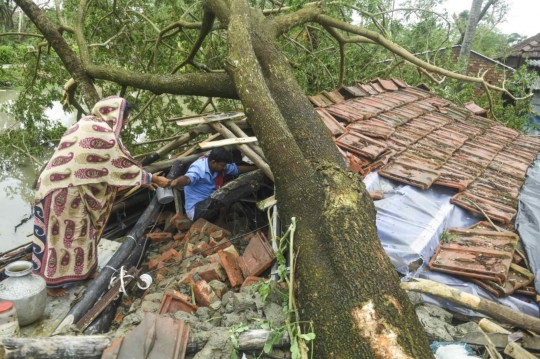 Porak-Poranda India Usai Hantaman Topan Amphan